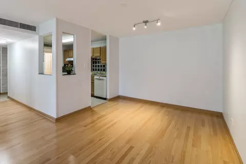 Living - 910 Beau Dr #103, Des Plaines, IL 60016 photo 1 of 3