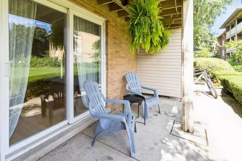 Exterior - 910 Beau Dr #103, Des Plaines, IL 60016 photo 3 of 6