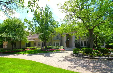 82 Breakenridge Farm, Oak Brook, IL 60523
