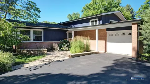 544 S Bennett Ave, Palatine, IL 60067