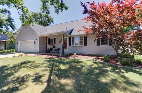 1204 Parkside Dr, Tuscola, IL 61953