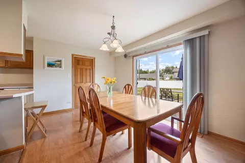 Dining - 1470 Devonshire Ln, Hoffman Estates, IL 60169 photo 2 of 2