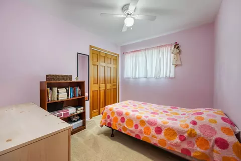 Bedroom - 1470 Devonshire Ln, Hoffman Estates, IL 60169 photo 1 of 2