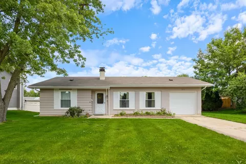 1470 Devonshire Ln, Hoffman Estates, IL 60169