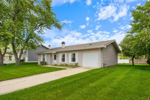 Exterior - 1470 Devonshire Ln, Hoffman Estates, IL 60169 photo 2 of 6
