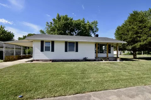 401 W Boundary St, Stanford, IL 61774