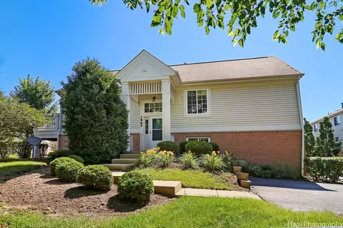 1965 Concord Dr #7-6, Mchenry, IL 60050