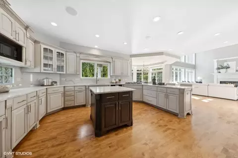 6726 Fieldstone Dr, Burr Ridge, IL 60527 photo 9