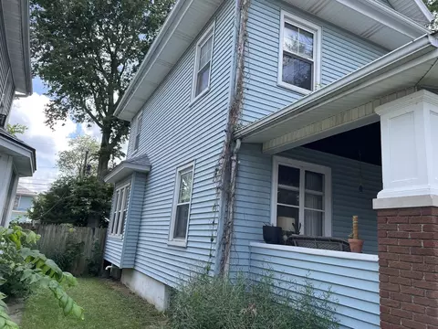 513 E Mulberry St, Bloomington, IL 61701 photo 2