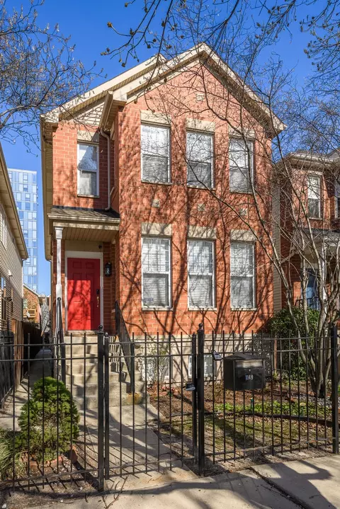 1149 N Frontier Ave, Chicago, IL 60610