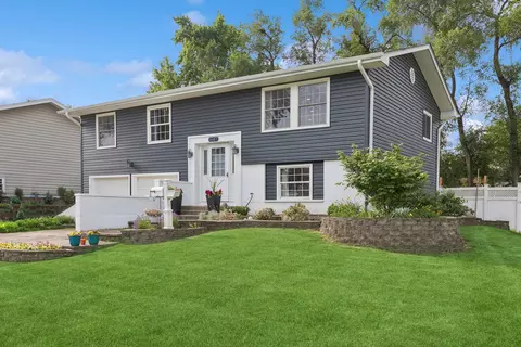 1687 Kingsdale Rd, Hoffman Estates, IL 60169