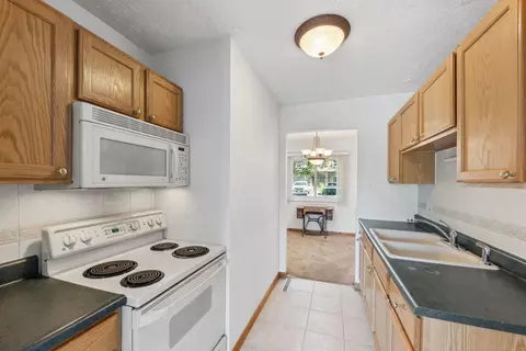 Kitchen - 1119 S Curtis Ave #E53, Kankakee, IL 60901 photo 2 of 2