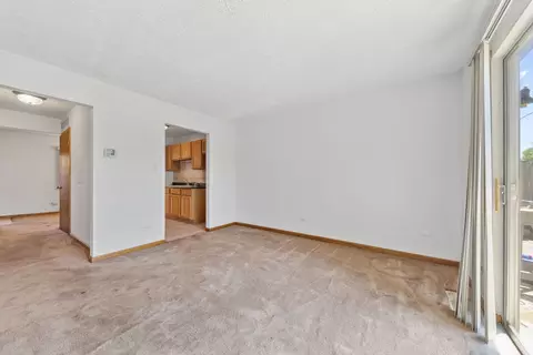 Living - 1119 S Curtis Ave #E53, Kankakee, IL 60901 photo 1 of 2