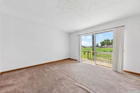 Living - 1119 S Curtis Ave #E53, Kankakee, IL 60901 photo 2 of 2