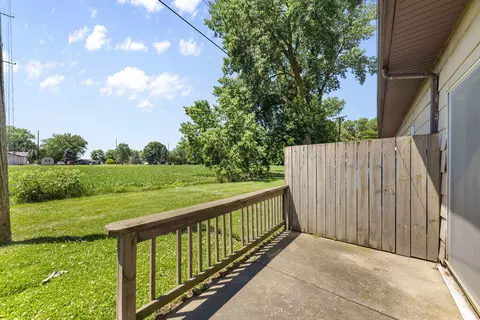 Exterior - 1119 S Curtis Ave #E53, Kankakee, IL 60901 photo 2 of 3
