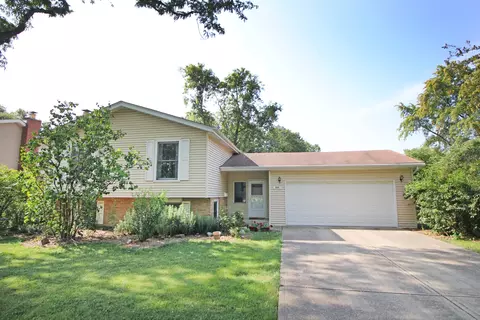 809 69th St, Darien, IL 60561