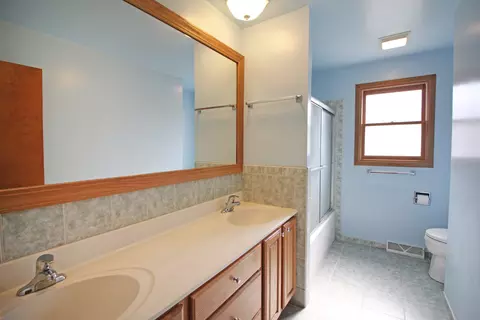 809 69th St, Darien, IL 60561 photo 9