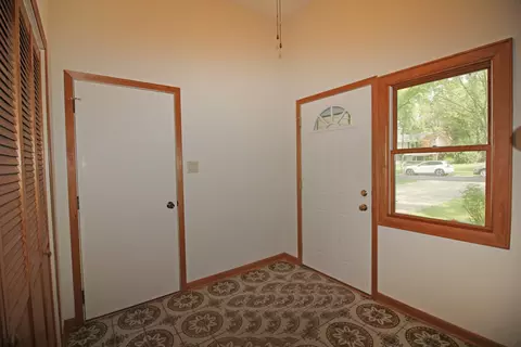 809 69th St, Darien, IL 60561 photo 3