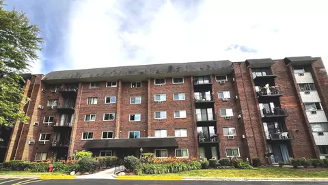 4721 Saint Joseph Creek Rd #5H, Lisle, IL 60532