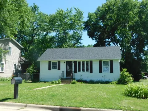 641 Anna Ave, Machesney Park, IL 61115