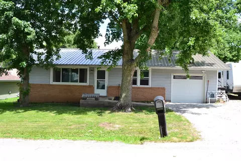706 S Alexander St, Clinton, IL 61727