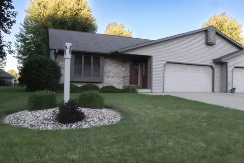 718 Valley View Dr #D-4, Fulton, IL 61252