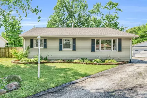 8 Mcdonald Ct, Champaign, IL 61821