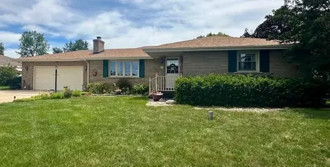 Exterior - 1364 W Tower Rd, Kankakee, IL 60901 photo 3 of 5