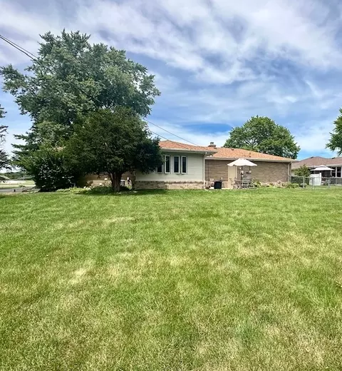 Exterior - 1364 W Tower Rd, Kankakee, IL 60901 photo 4 of 5