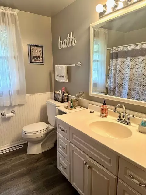 Bath - 1364 W Tower Rd, Kankakee, IL 60901 photo 1 of 1