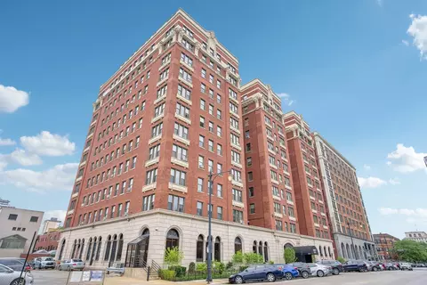 5300 S Shore Dr #35, Chicago, IL 60615