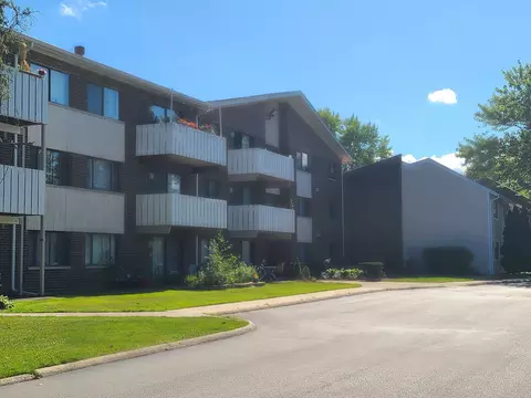 3000 N Bayside Dr #304, Palatine, IL 60074