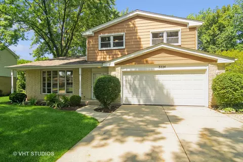 3224 N Walker Ln W, Arlington Heights, IL 60004