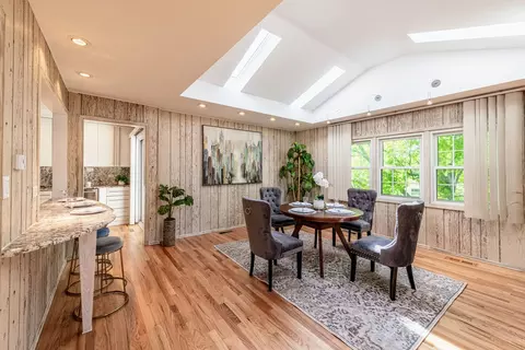 Dining - 945 Heather Ln, Hoffman Estates, IL 60169 photo 2 of 4