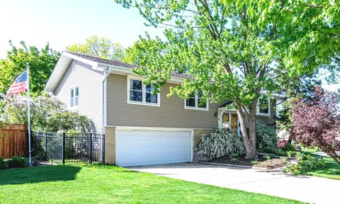 945 Heather Ln, Hoffman Estates, IL 60169