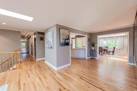 Entry Way - 945 Heather Ln, Hoffman Estates, IL 60169 photo 3 of 5