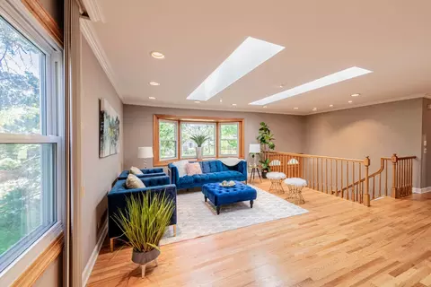Living - 945 Heather Ln, Hoffman Estates, IL 60169 photo 2 of 2