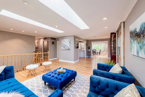 Living - 945 Heather Ln, Hoffman Estates, IL 60169 photo 1 of 2
