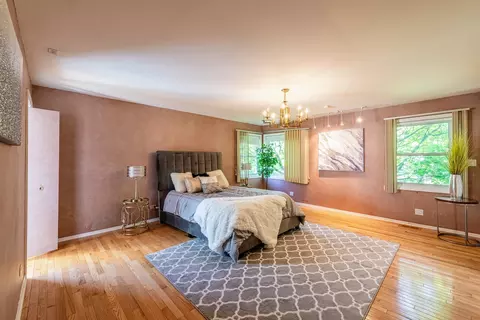Bedroom - 945 Heather Ln, Hoffman Estates, IL 60169 photo 1 of 4