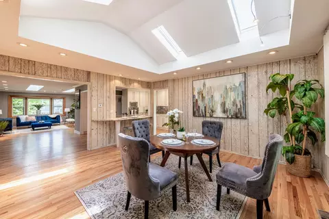 Dining - 945 Heather Ln, Hoffman Estates, IL 60169 photo 3 of 4