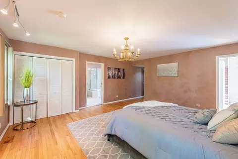 Bedroom - 945 Heather Ln, Hoffman Estates, IL 60169 photo 2 of 4