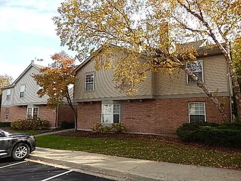 129 White Oak Ct #3, Schaumburg, IL 60195