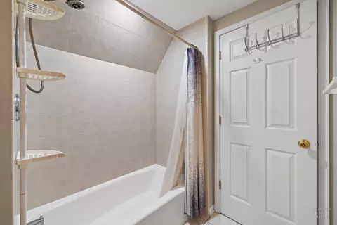 Bath - 2709 Sterling Dr, Mchenry, IL 60050 photo 5 of 5