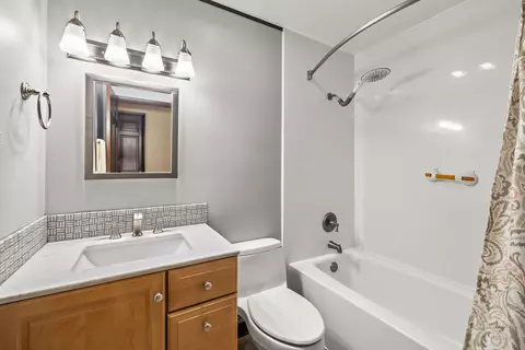 Bath - 2709 Sterling Dr, Mchenry, IL 60050 photo 1 of 5