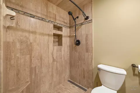 Bath - 2709 Sterling Dr, Mchenry, IL 60050 photo 2 of 5