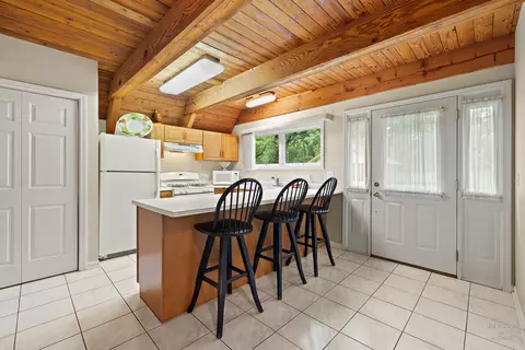 Kitchen - 2709 Sterling Dr, Mchenry, IL 60050 photo 5 of 7