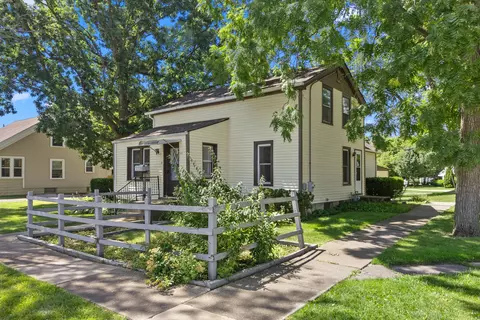 506 W Washington St, Harvard, IL 60033