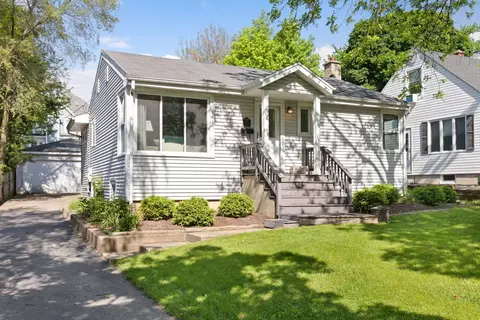 732 Prairie Ave, Barrington, IL 60010
