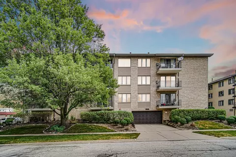 4530 W 93rd St #2D, Oak Lawn, IL 60453