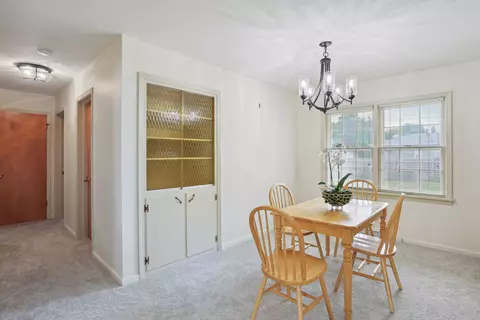 1212 Devonshire Dr, Champaign, IL 61821 photo 10